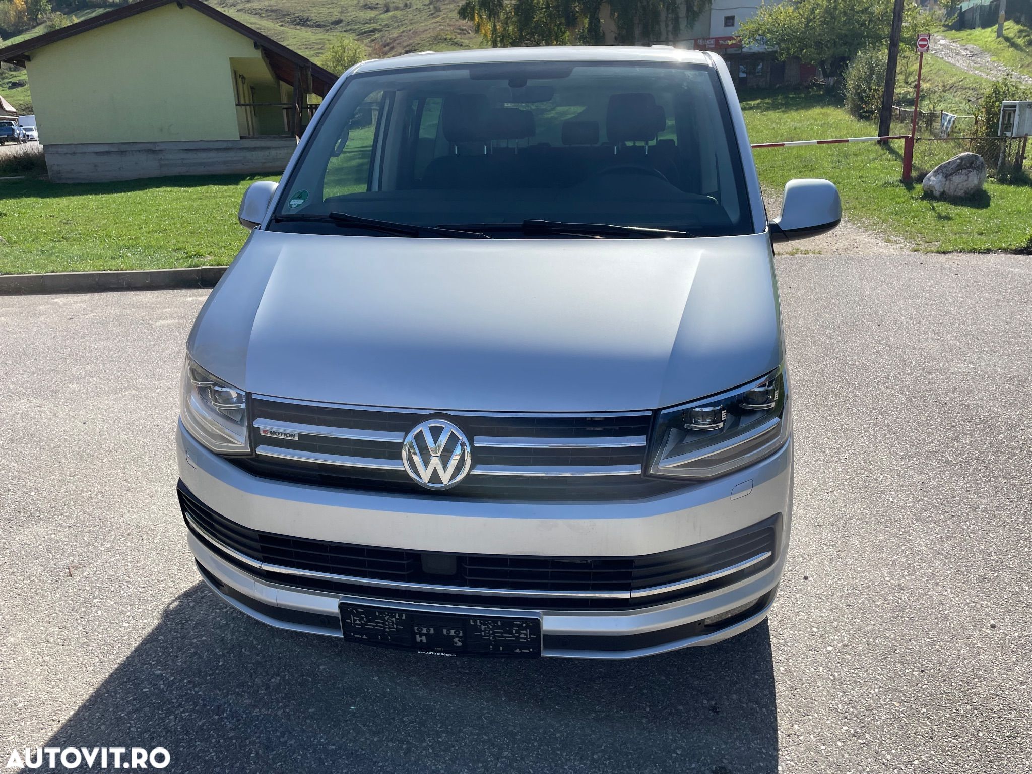 Volkswagen Multivan - 1