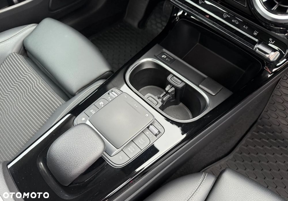 Mercedes-Benz CLA 250 e 8G-DCT Special Edition - 24
