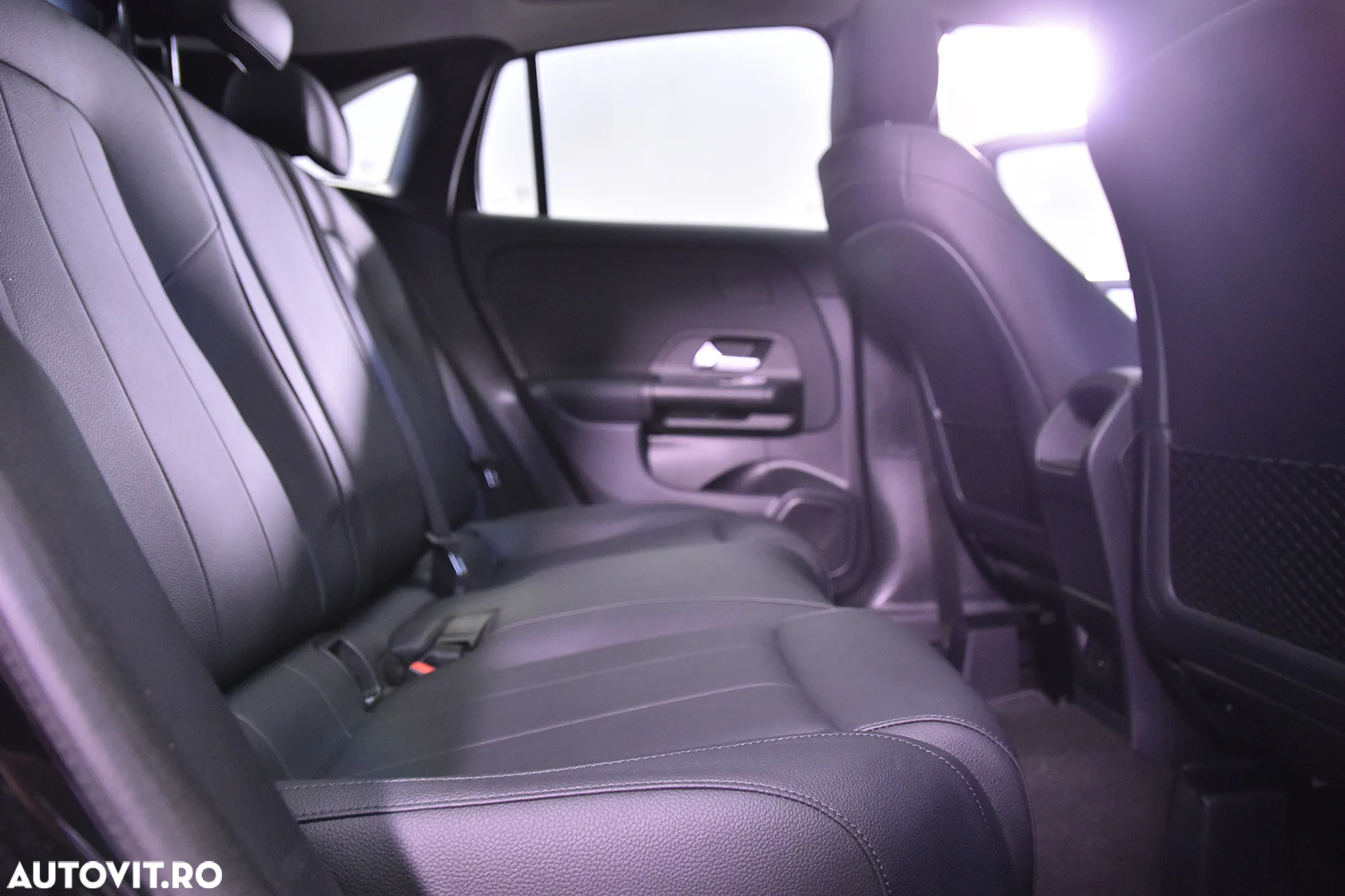 Mercedes-Benz GLA 250 4Matic 8G-DCT - 12