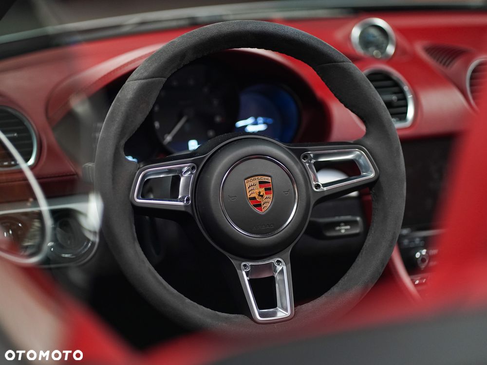 Porsche 718 Spyder - 23