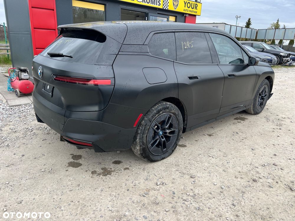 BMW iX xDrive50 - 11