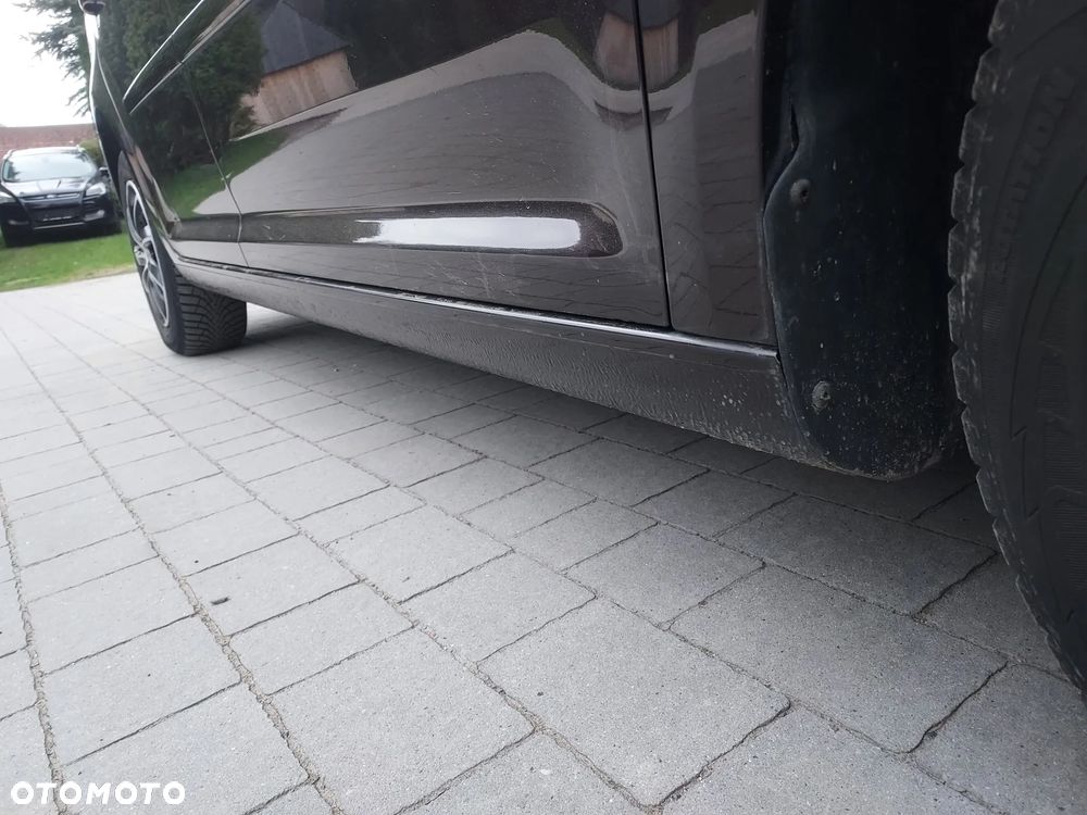 Volkswagen Touran 1.6 TDI DPF BlueMotion Technology Highline - 23