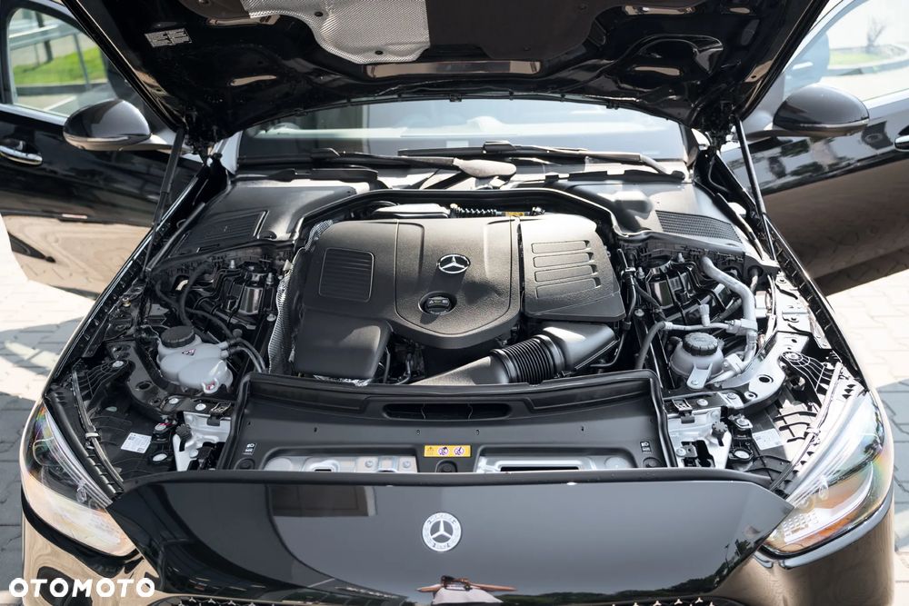 Mercedes-Benz Klasa C 200 4Matic 9G-TRONIC AMG Line - 14
