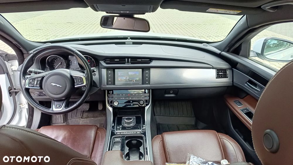 Jaguar XF 2.0 i4D R-Sport - 9