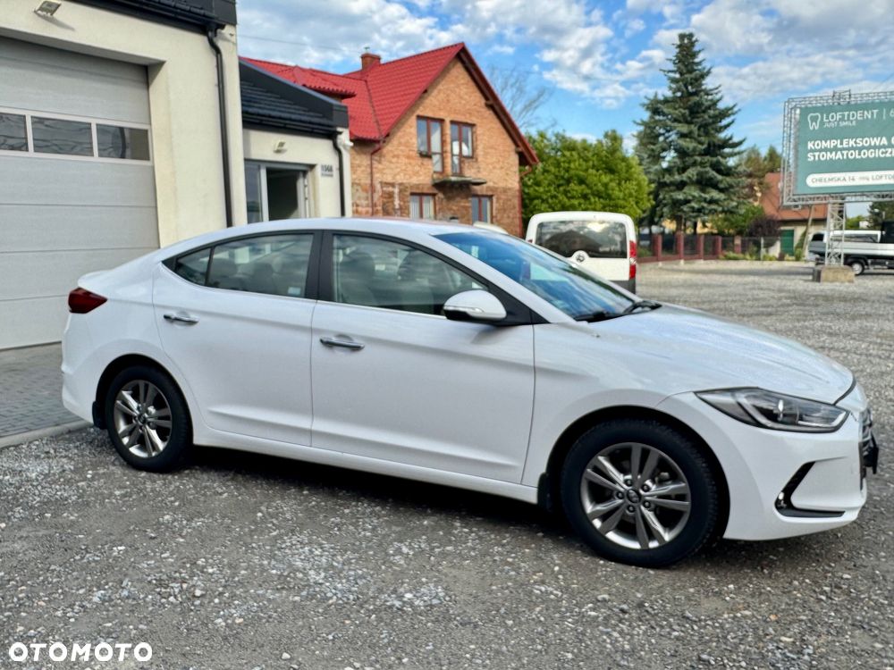 Hyundai Elantra 1.6 Style - 3