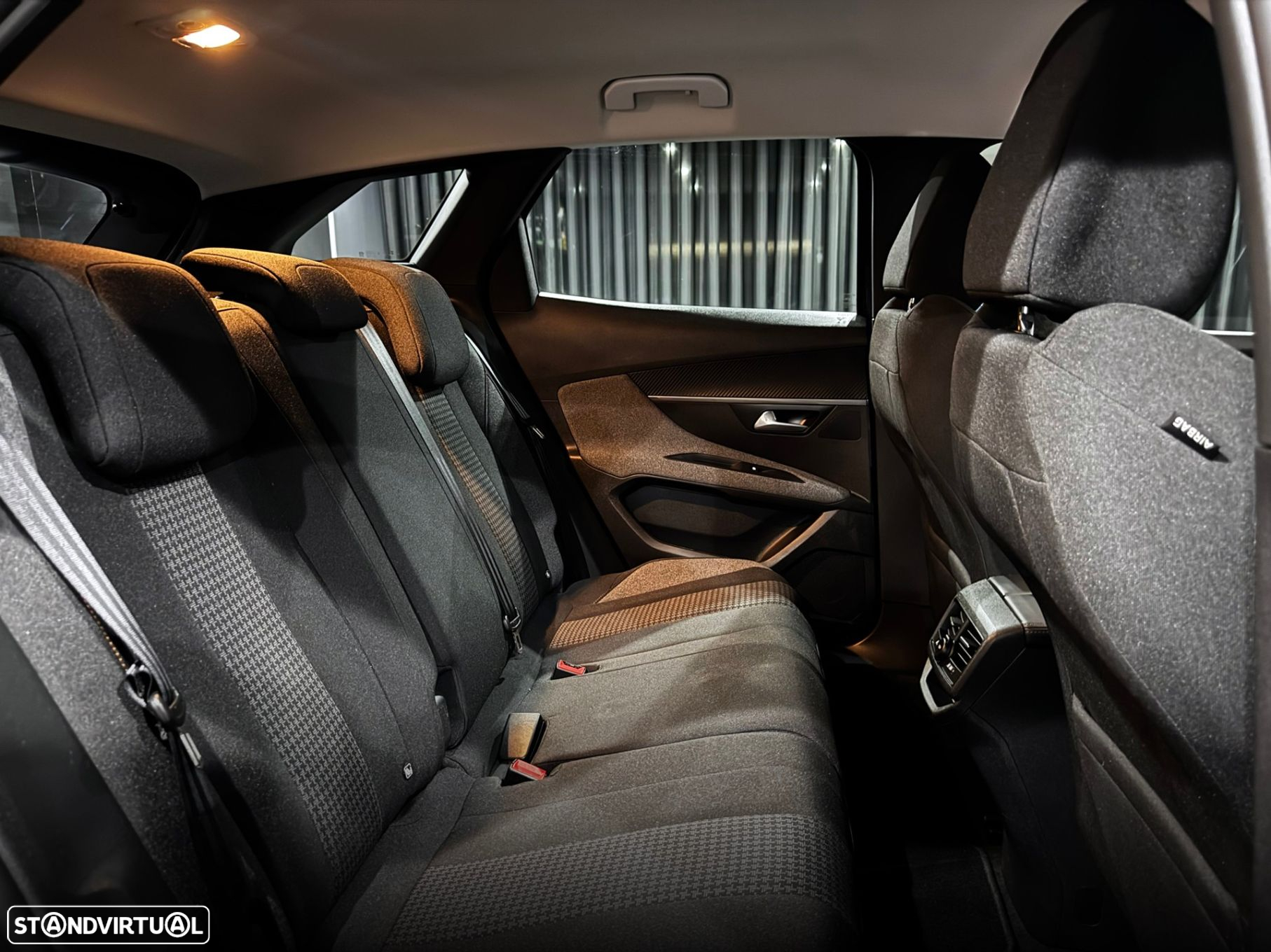 Peugeot 3008 1.5 BlueHDi Allure EAT8 - 34