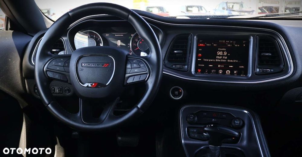 Dodge Challenger - 12