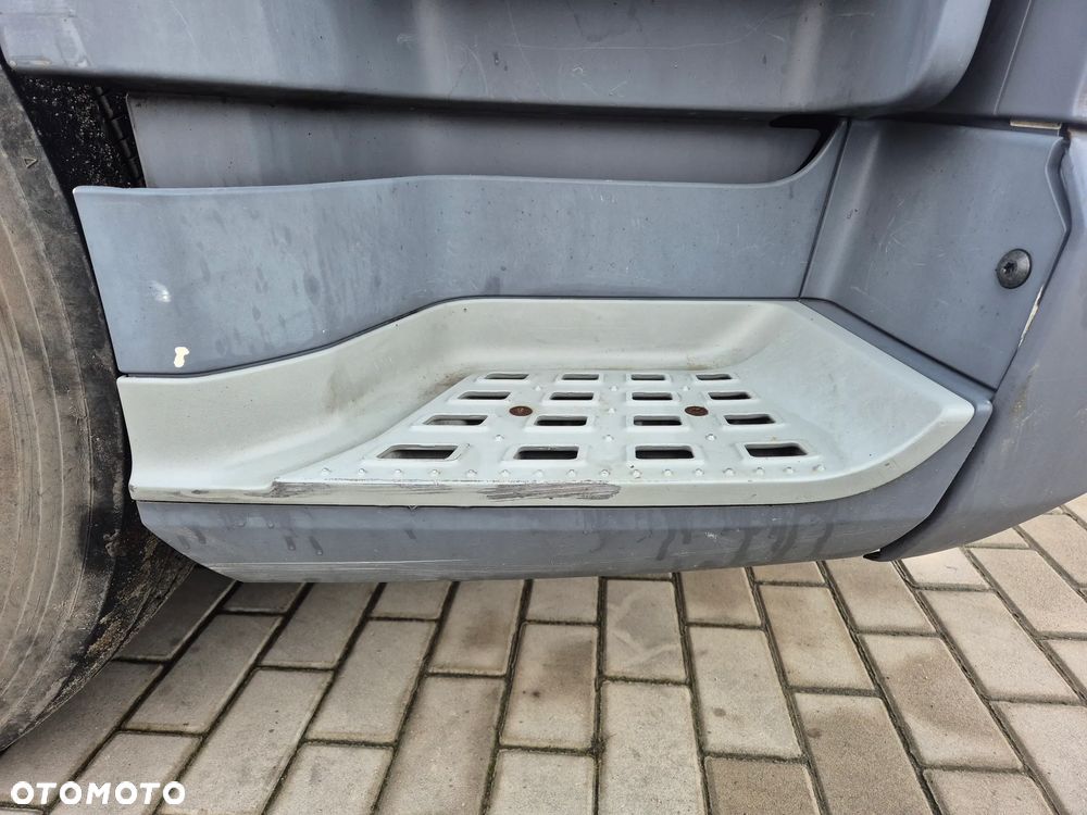 STOPIEŃ PODSTAWA STOPNICA OBUDOWA WNĘKA STOPNIA PRAWA DAF CF EURO 6 - 1