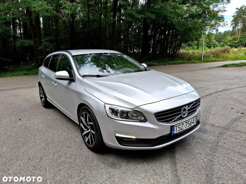 Volvo V60 D4 Momentum - 17
