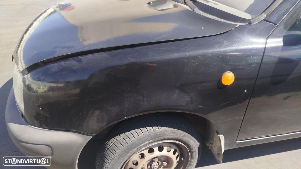 Guarda-lamas esquerdo NISSAN Micra II (K11) - 1