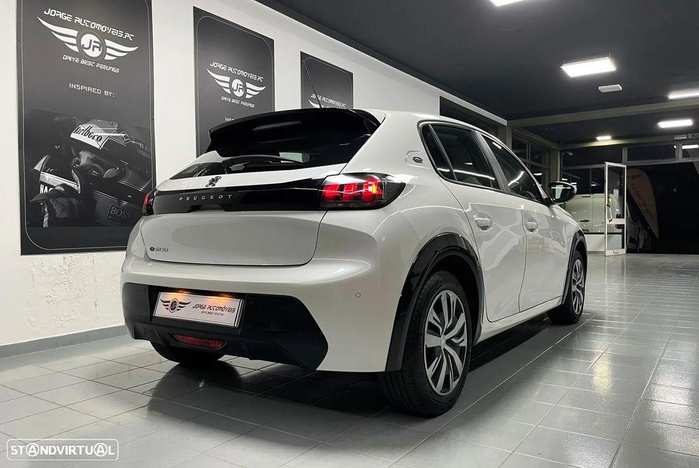 Peugeot e-208 - 15
