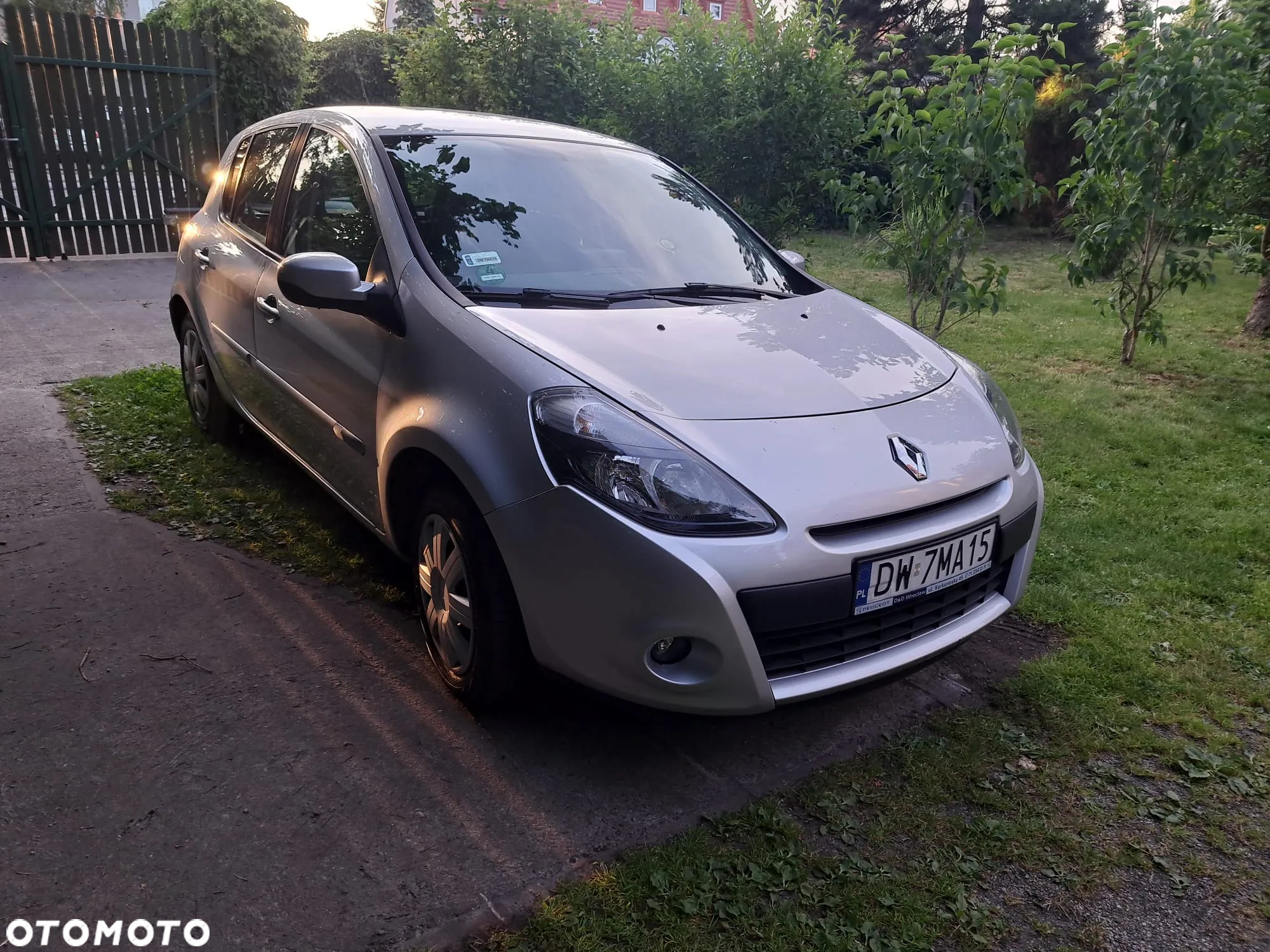 Renault Clio 1.2 16V 75 TomTom Edition - 2