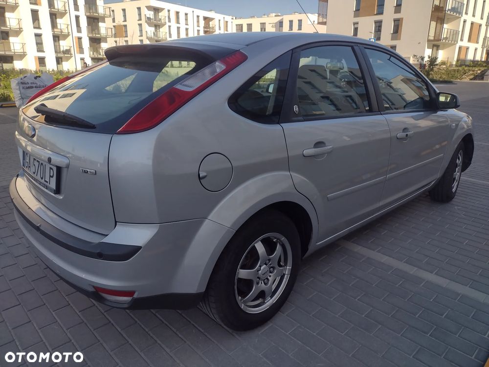 Ford Focus 1.6 TDCi DPF Ghia - 4