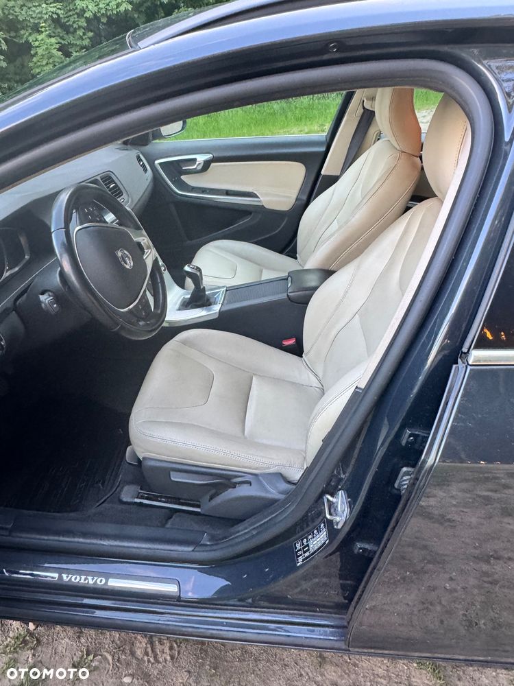 Volvo V60 D4 Summum - 13