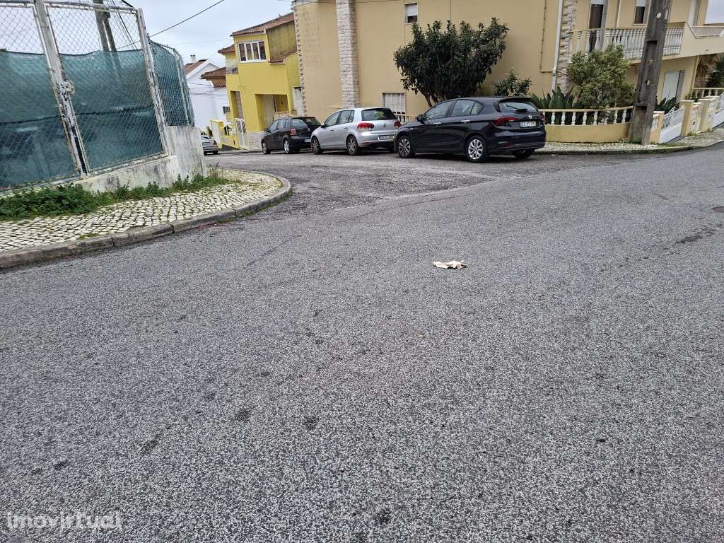 Lote de Terreno para Construção em Famões - Grande imagem: 2/5