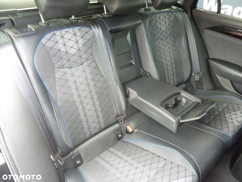 Volkswagen Passat - 13