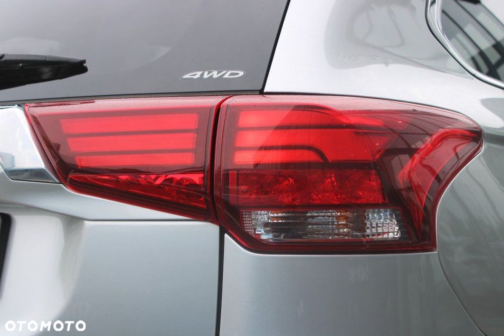 Mitsubishi Outlander - 11