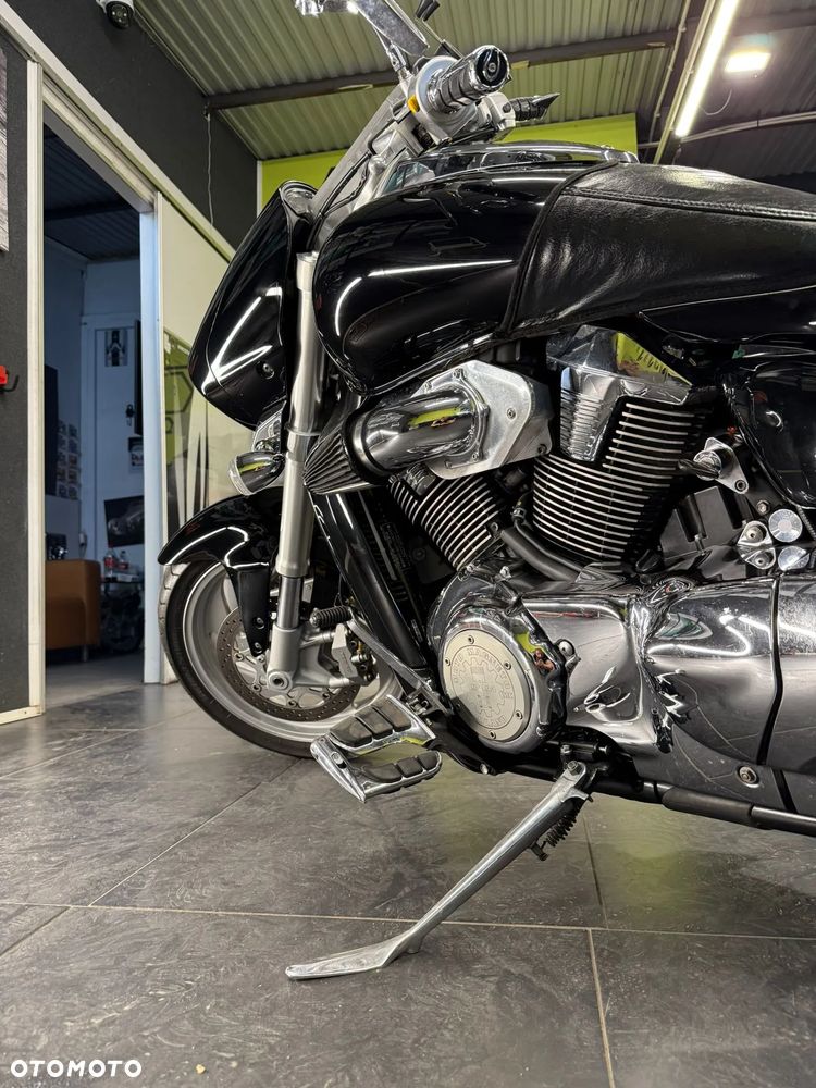 Suzuki Intruder - 11