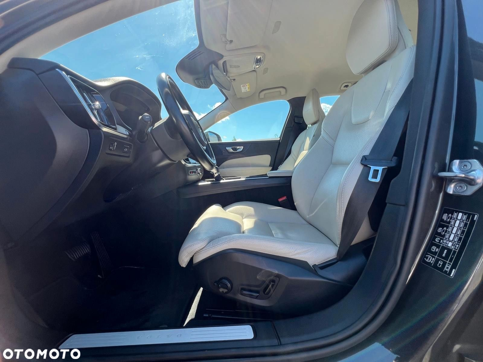Volvo V60 D4 SCR AWD - 23