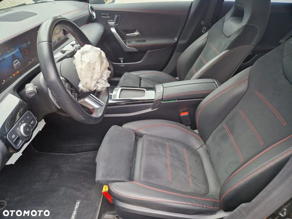 Mercedes-Benz CLA 250 E AMG Line 8G-DCT - 14