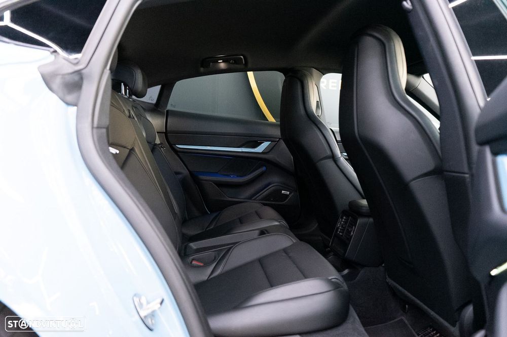 Porsche Taycan 4S - 43