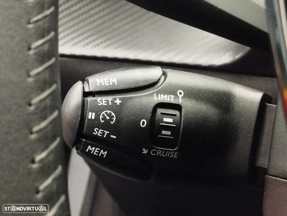 Peugeot 208 1.2 PureTech Active Pack - 17