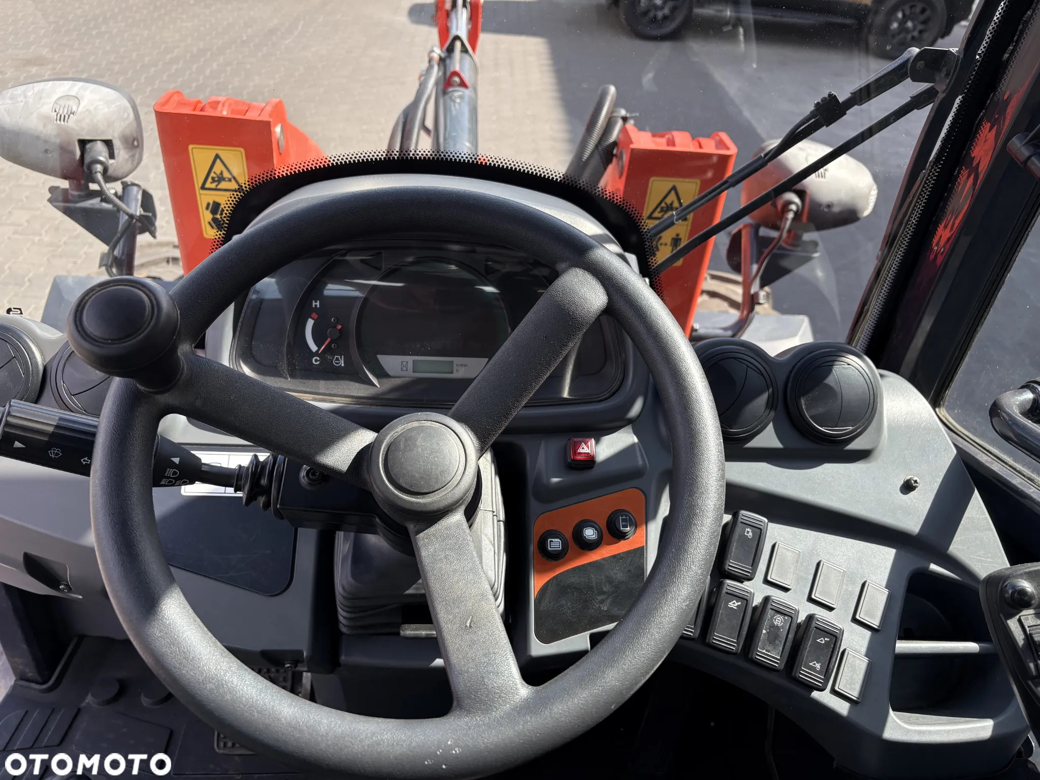 Kubota R082 - 32