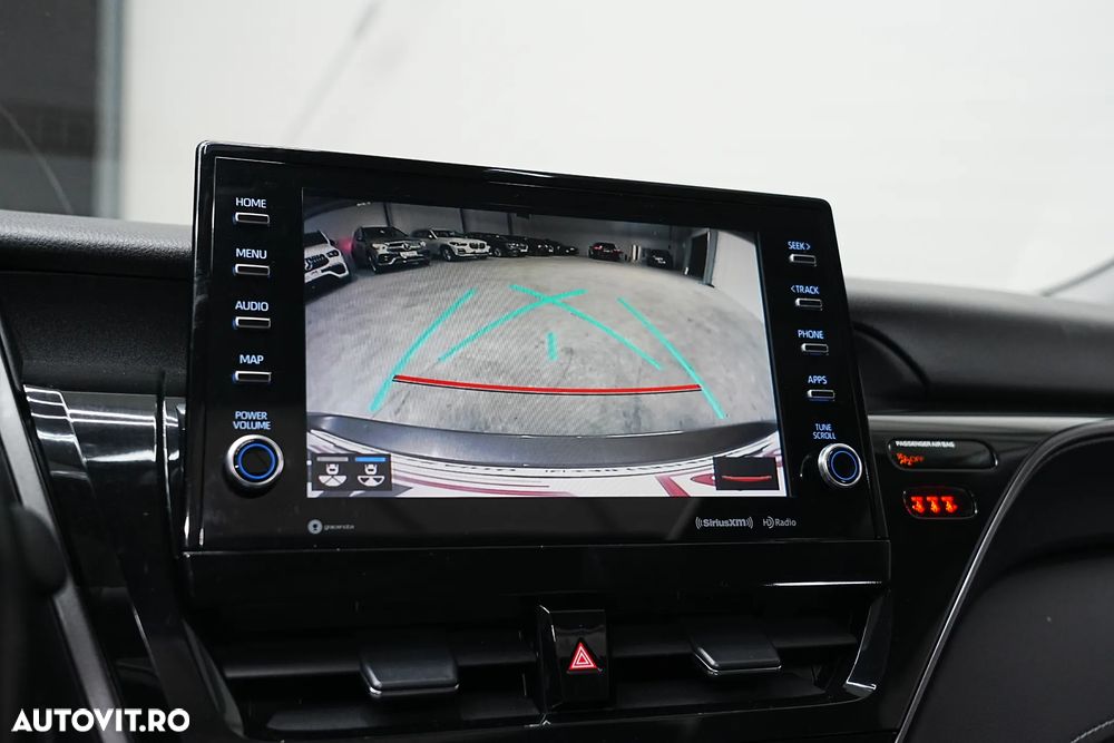 Toyota Camry Luxury - 28