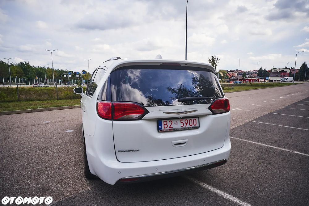 Chrysler Pacifica - 3