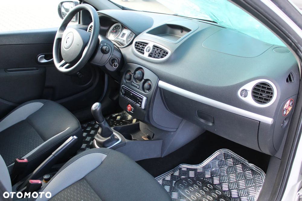 Renault Clio - 10