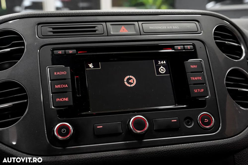 Volkswagen Tiguan 2.0 TDI DPF 4Motion BlueMotion Technology DSG Sport & Style - 34