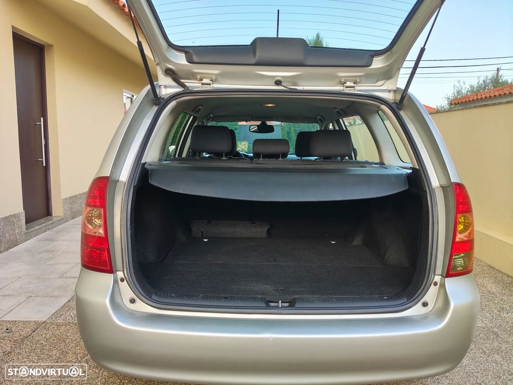 Toyota Corolla SW 1.4 D-4D Sol - 28