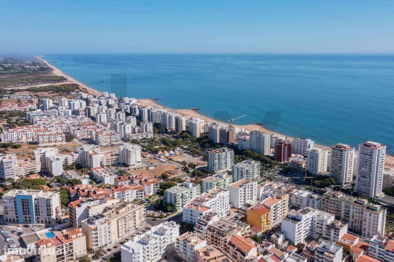 Restaurante renovado e em funcionamento no Edifício Valência em Quarte - Grande imagem: 2/5