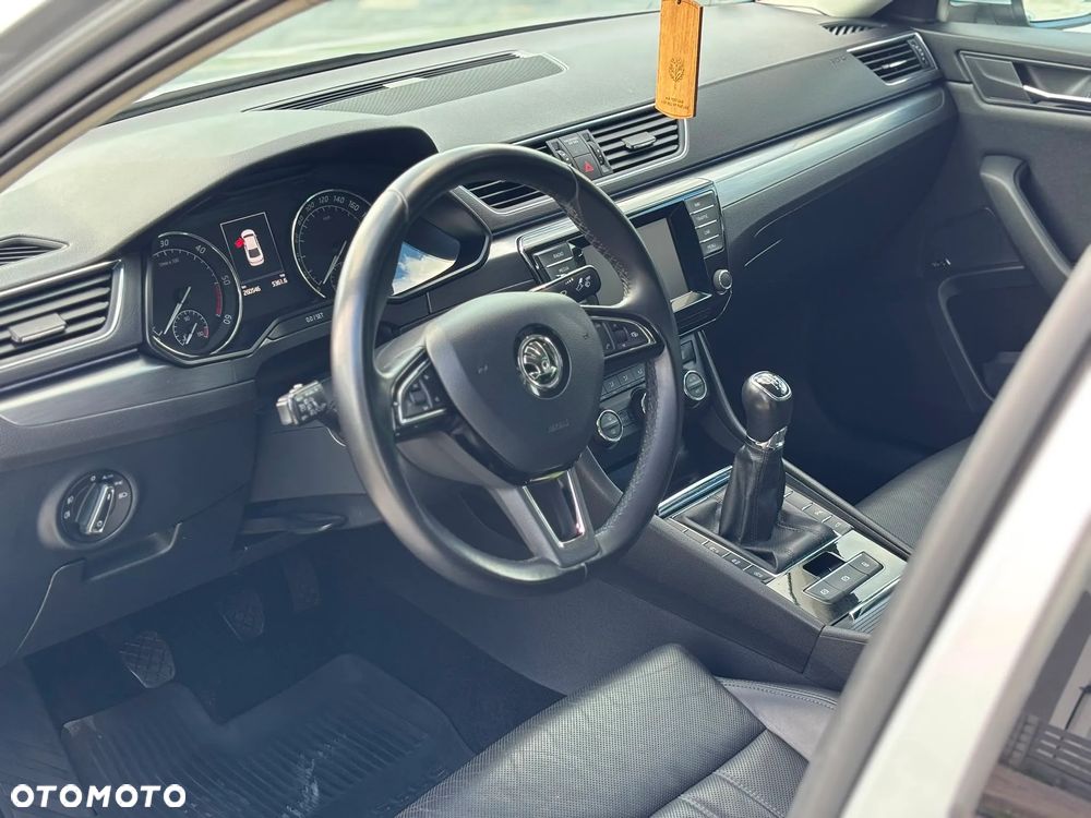 Skoda Superb 2.0 TDI Style - 19