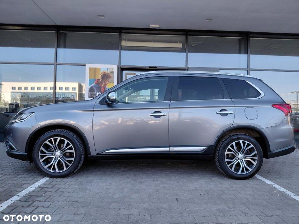Mitsubishi Outlander - 2