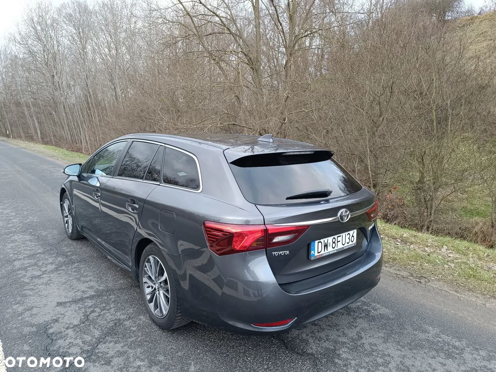 Toyota Avensis 1.8 Premium - 4
