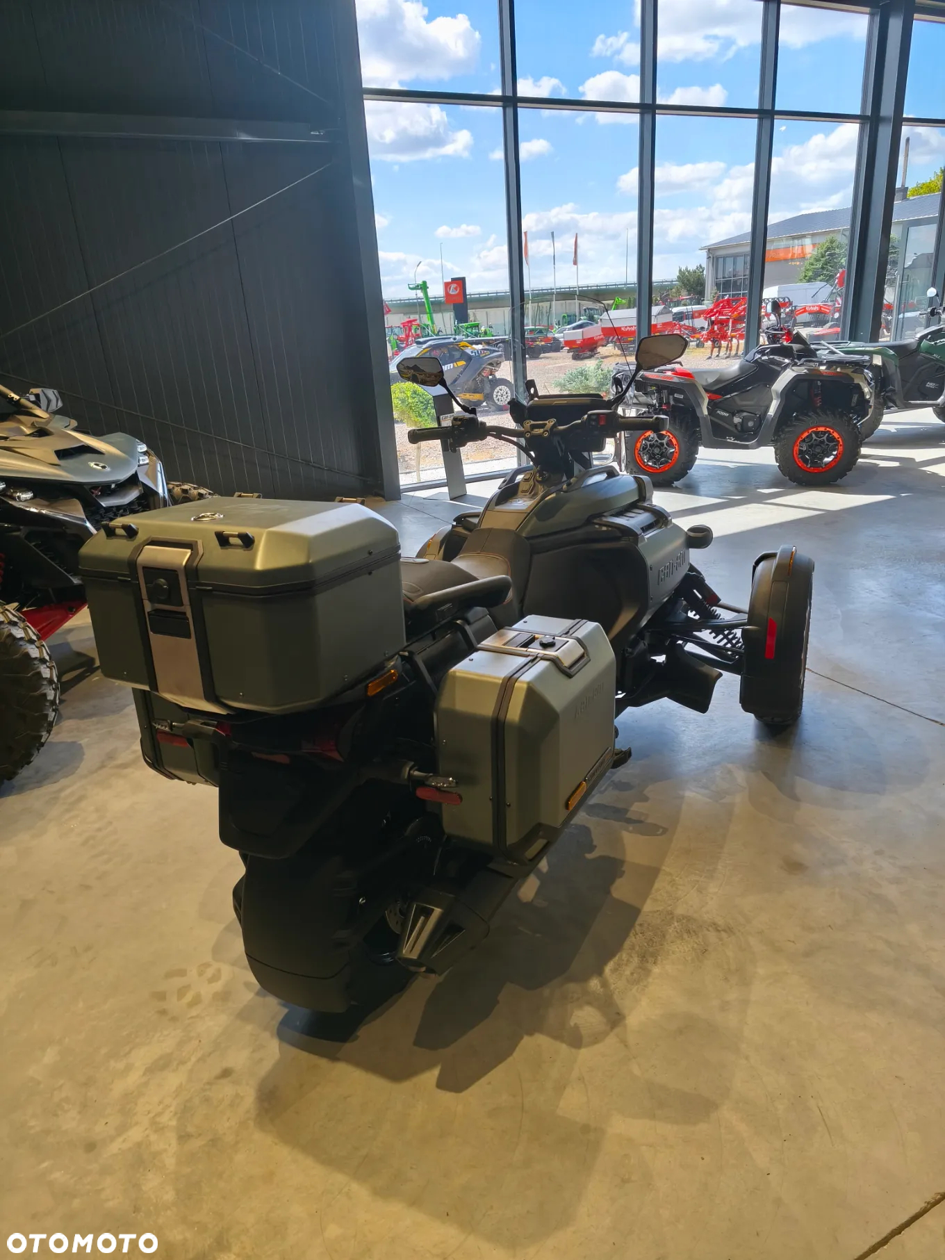 Can-Am Inny - 4