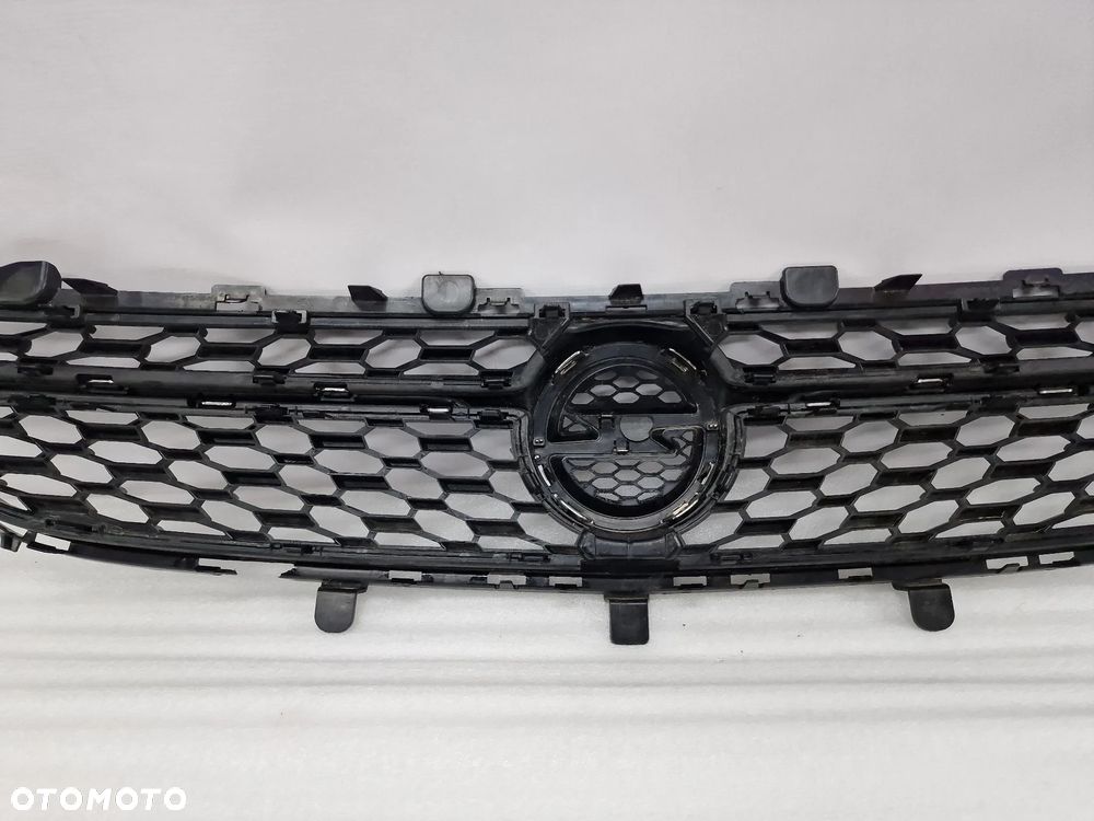 OPEL CORSA F 19- ATRAPA / GRILL PRZEDNI PRZÓD / CHROMOWANE PASECZKI , NR 9829474180 / 982947418000 , NR AUKCJI GL4 - 14