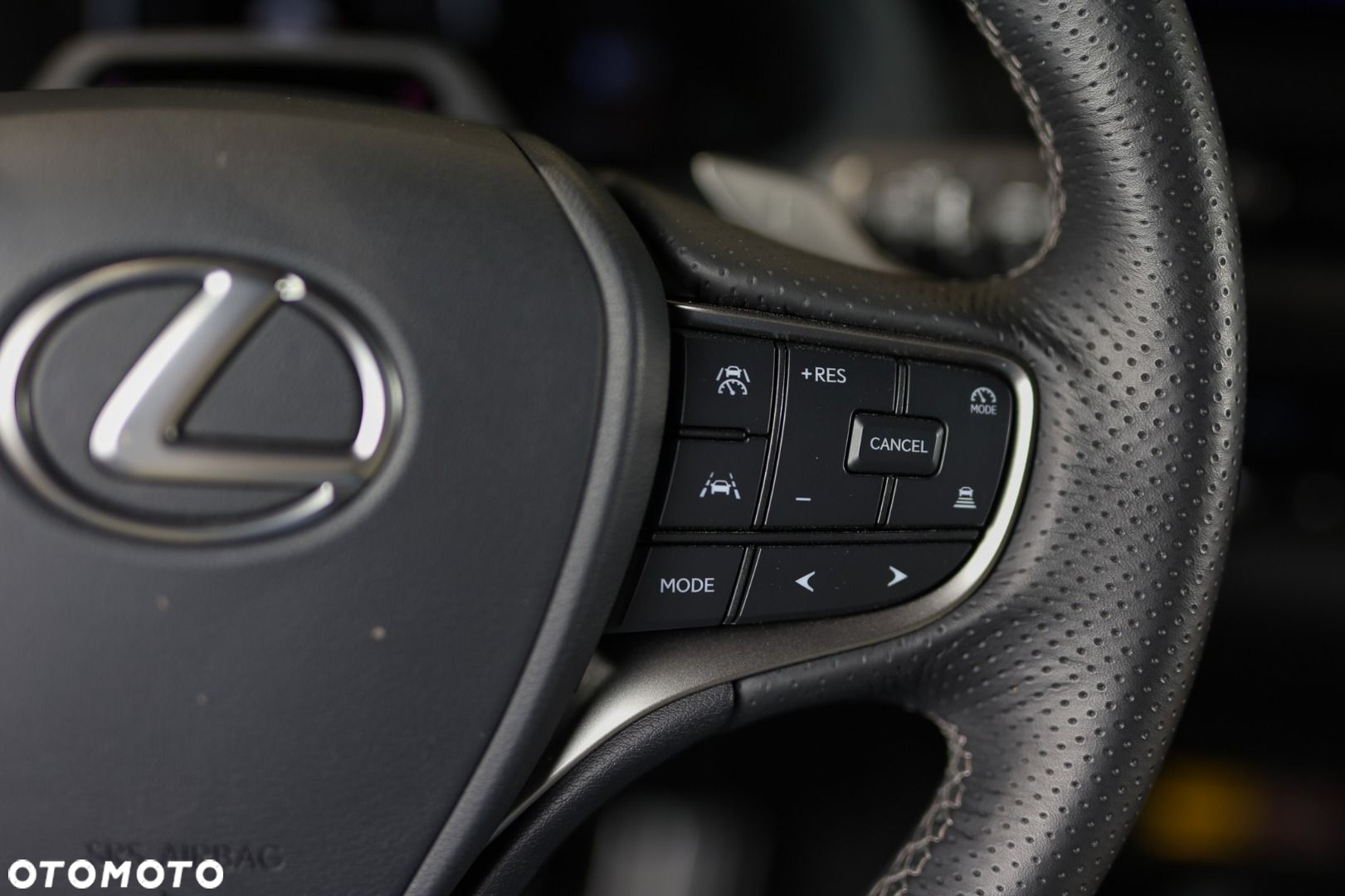 Lexus UX - 16