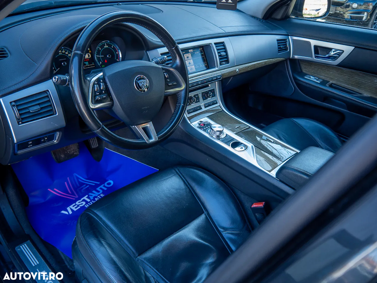 Jaguar XF 2.2D - 7