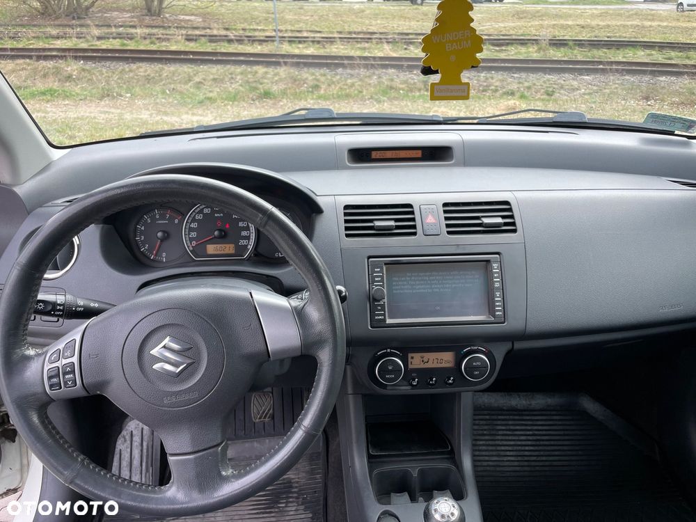 Suzuki Swift 1.3 Black and White - 12