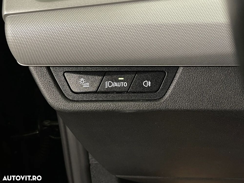 BMW X1 sDrive20i AT MHEV - 32