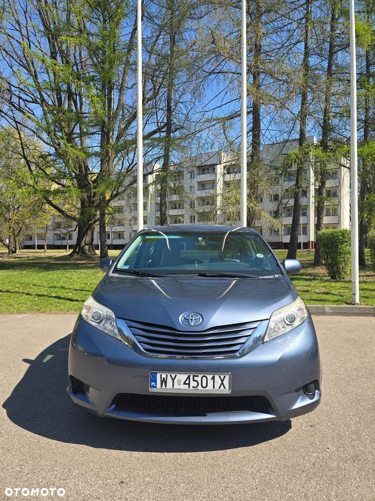 Toyota Sienna 3.5 V6 - 1