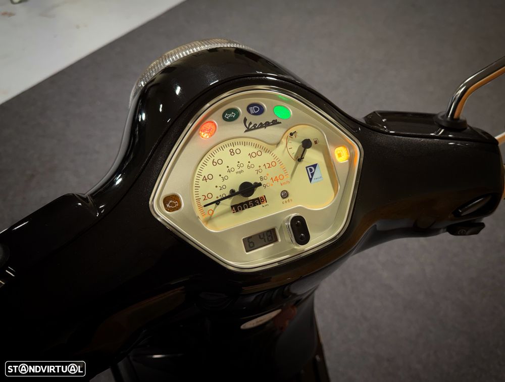 Piaggio Vespa LX - 8