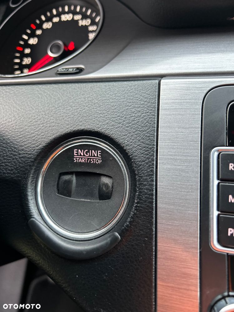 Volkswagen Passat 1.6 TDI DPF BlueMot Highline - 39