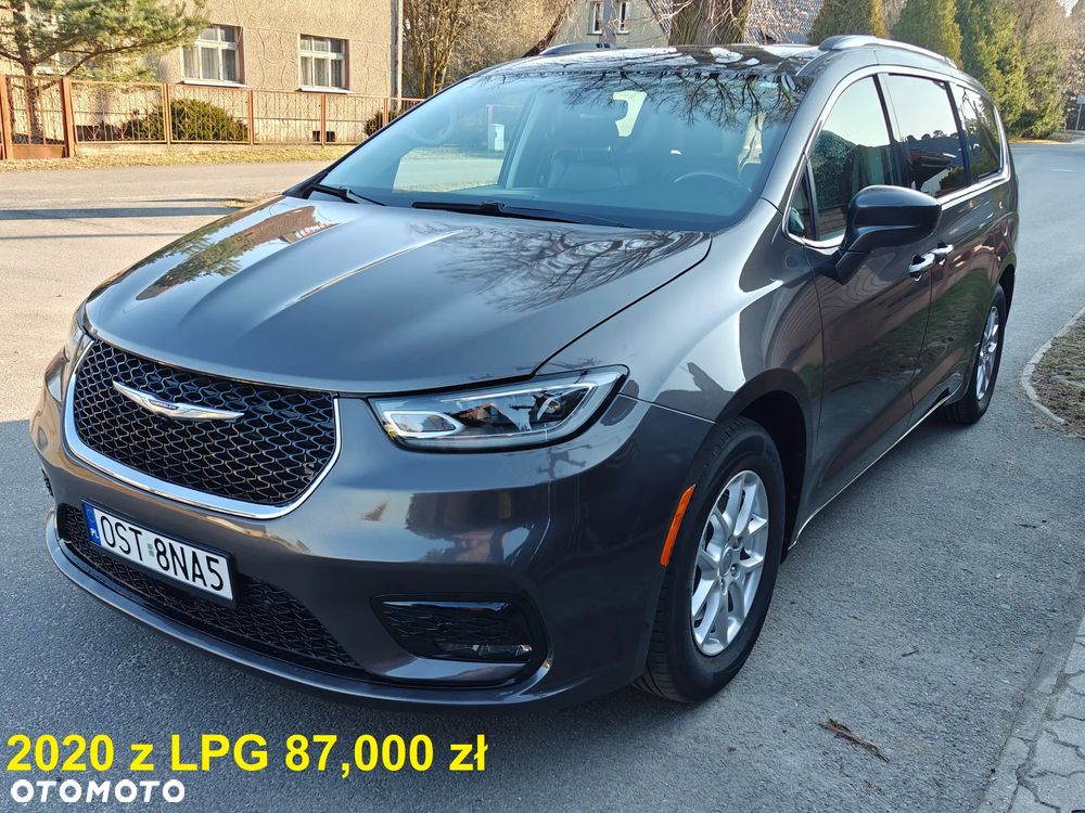 Chrysler Pacifica - 16