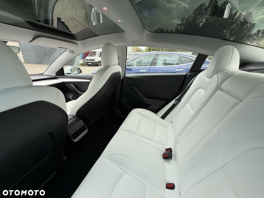 Tesla Model 3 - 11