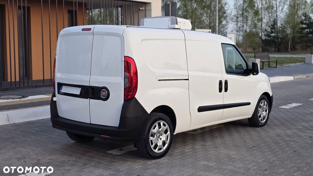 Fiat DOBLO MAXI LONG ❗❗SILNIK 1.6 / SKRZYNIA 6 BIEGÓW / CHŁODNIA-MROŹNIA +25 -25❗❗THERMO KING / ZABUDOWA LAMAR / DRZWI BOCZNE / GRZANIE / IZOTERMA / FULL OPCJA / KLIMATYZACJA / SALON POLSKA / JAK NOWY ❗❗ - 3