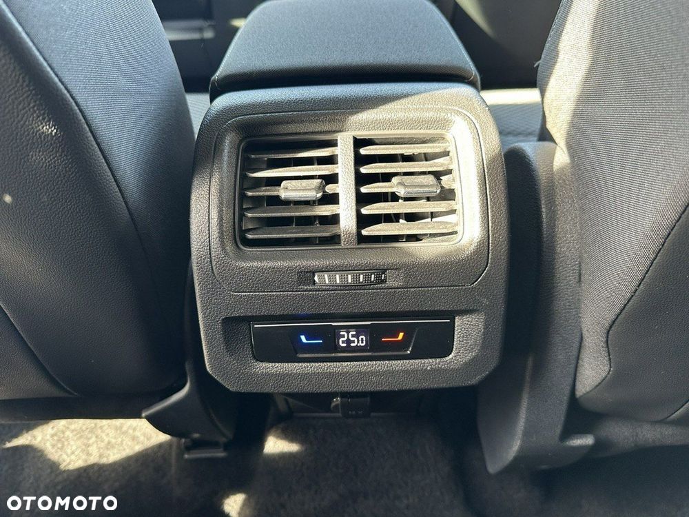 Volkswagen Touran 2.0 TDI BMT Comfortline Plus DSG - 28