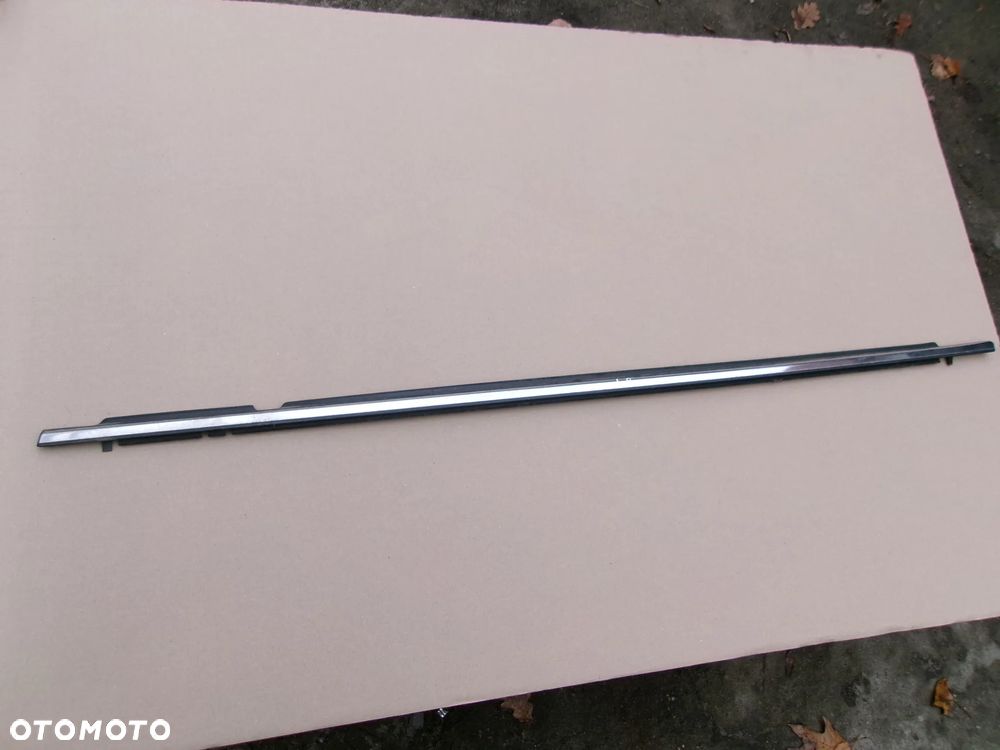 LISTWA ZGARNIAJĄCA PRZÓD TOYOTA AVENSIS T27 09-20 - 1